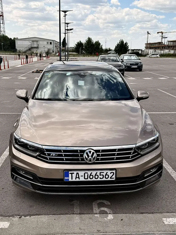 VW Passat na aerodromu