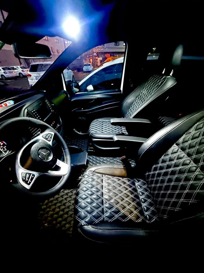 Prednja sjedišta Mercedes Vito noću